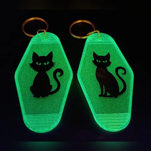 Motel Keychain Custom Retro Styled Glow-in-the-Dark Cat Keychain Set - Green - Picture 1 of 2